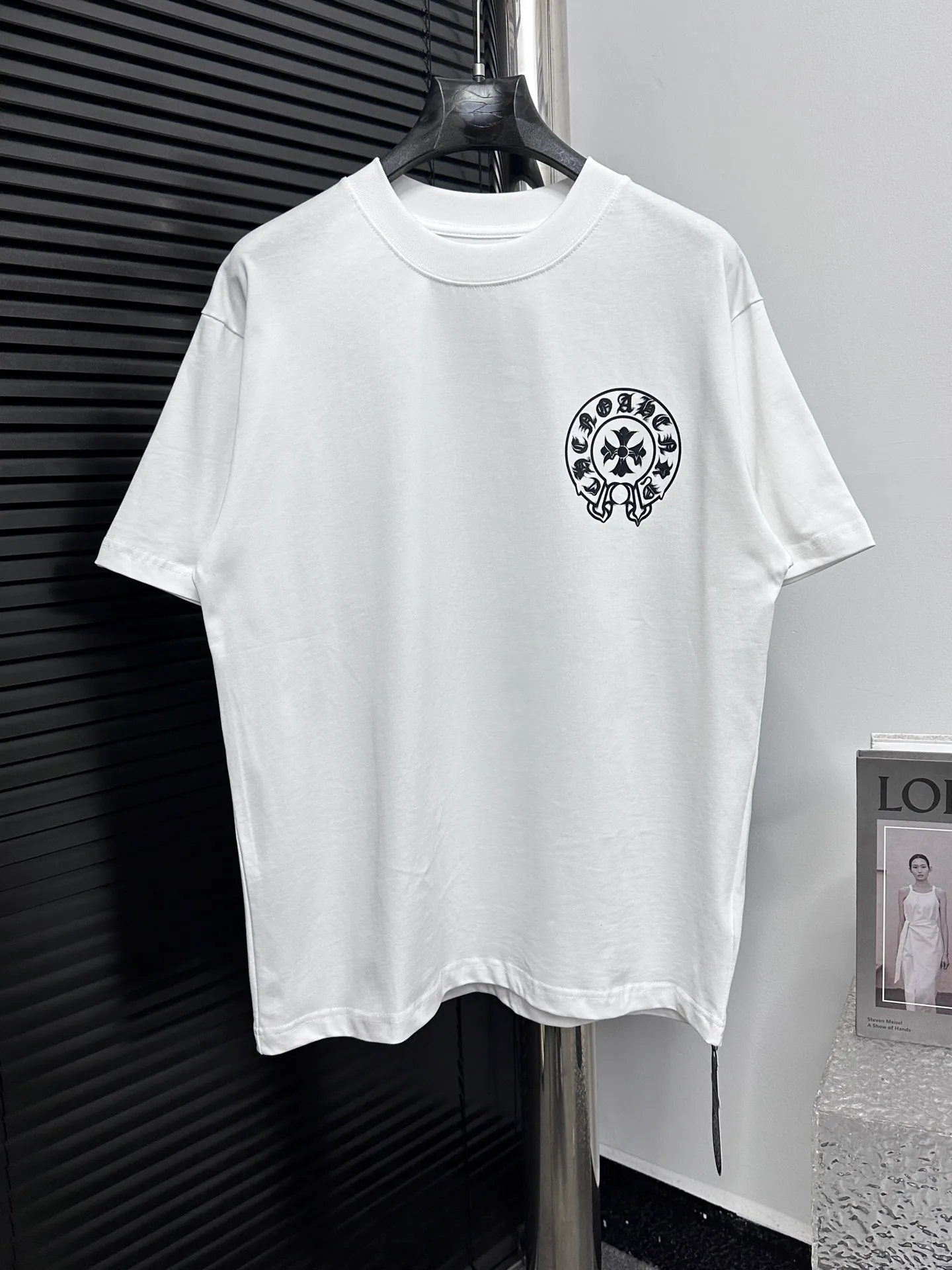 ￼🅿️170 【ChromeHearts】Chrome Hearts 25ss stretched round neck T-shirt Original fabric Official same style Short-sleeved T-shirt Customized 260g vat-dyed fabric Very comfortable to the touch Latest brick cabinet synchronization for spring and summer Fashionable and personalized Super versatile and good-looking Very suitable for both men and women A must-have style Tag Collar label Washed wheat Complete with three labels Color: Black White Size: XS-L